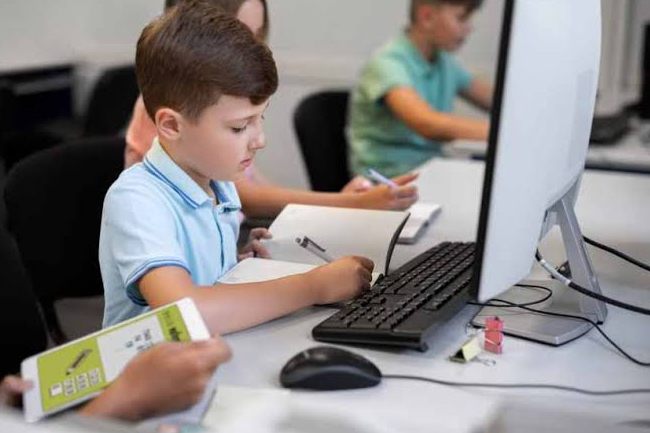 Uczniowie CPS będą mieli dostęp do szybkiego Internetu w swoich domach